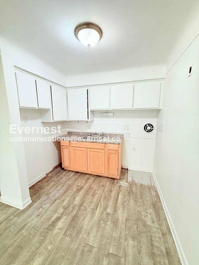 Foto del edificio - 15601 Schoolcraft Rd