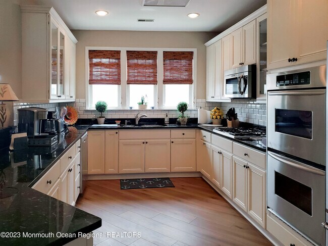 Foto del edificio - 33 Cooper Ave