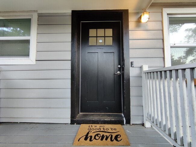 Photo - 294 Lincoln St SW House