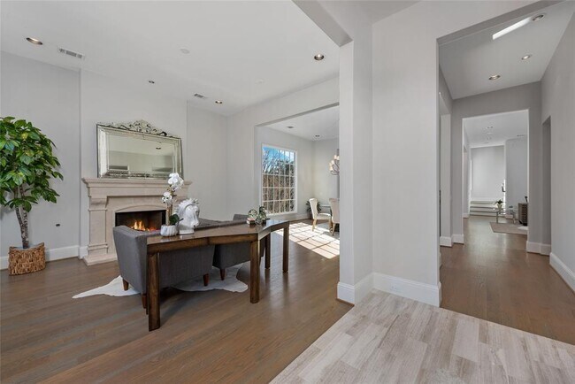 Foto del edificio - 21 W Broad Oaks Dr