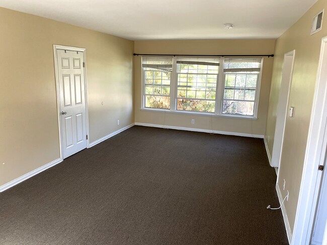 Building Photo - 404 Landfair Ave