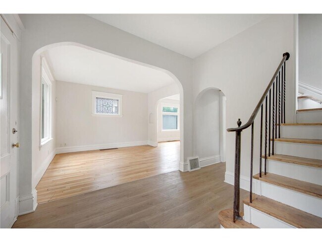 Foto del edificio - 804 Hawthorne Ave E