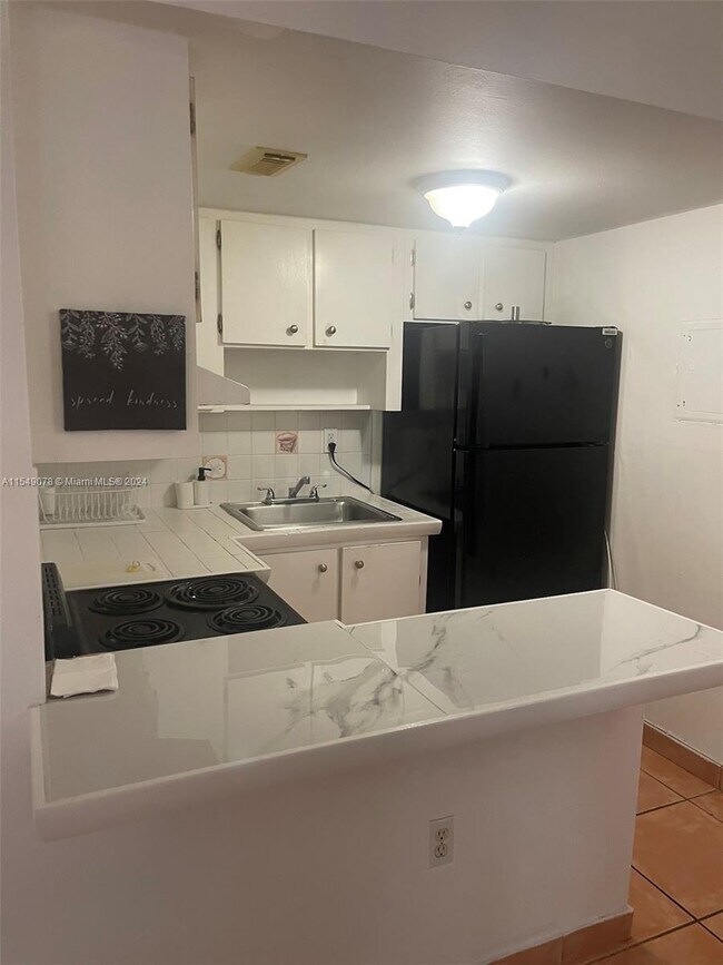 Building Photo - 753 Michigan Ave