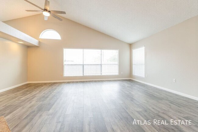 Building Photo - Incredible single story 3 Bed/2 Bath home ...