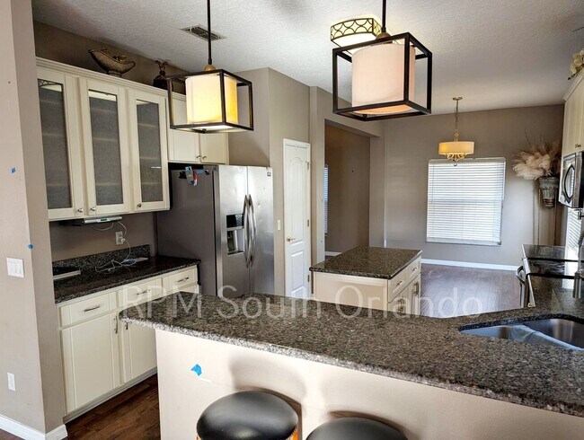 Building Photo - Spacious 4–5 Bedroom Home for Rent in Gate...
