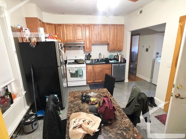 Building Photo - HOT MISSION HILL LISTING!!!!