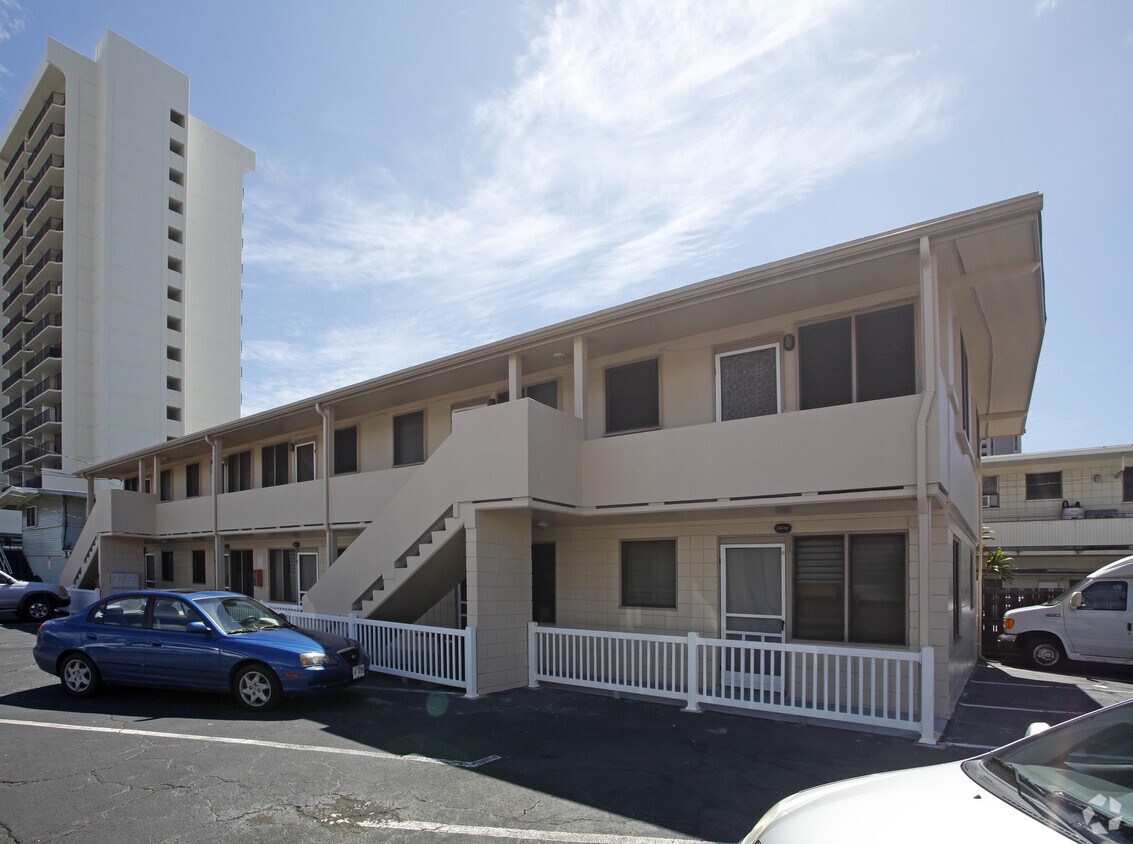 Primary Photo - 2105 Algaroba St