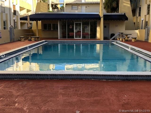 Foto del edificio - 10000 NW 80th Ct