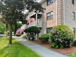 Building Photo - 12 Kenmar Dr
