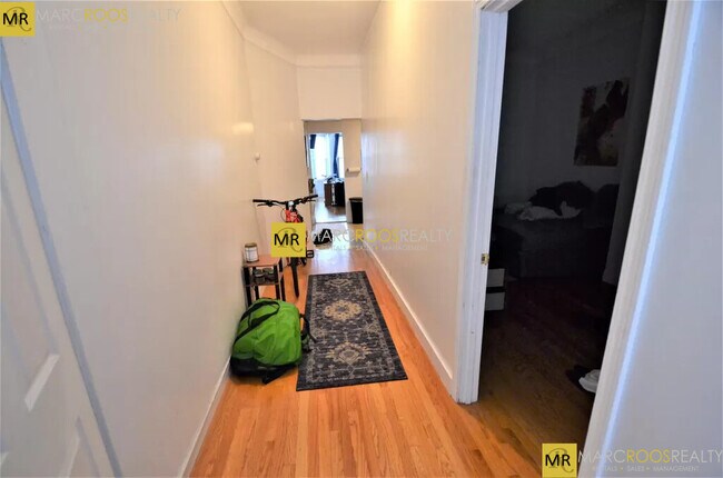 Building Photo - 583 Beacon St
