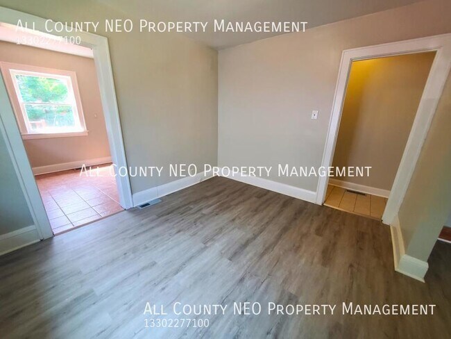 Building Photo - Charming 2 Bedroom, 1 Bathroom Home in Akron!
