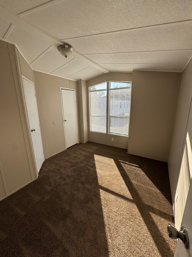 Foto del edificio - 1617 Linares Way