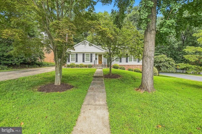 Building Photo - 12027 Devilwood Dr
