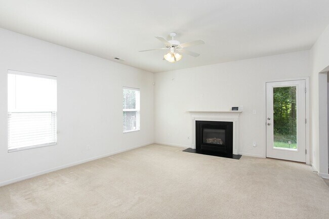 Foto del edificio - Fantastic 4 Bedroom Home In Southeast Rale...