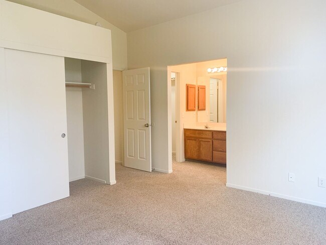 Foto del edificio - Charming 3 Bedroom 2 Bath Elk Grove Home 9...