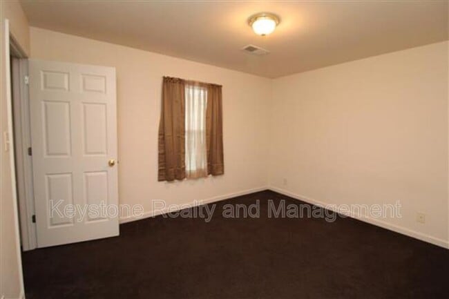Building Photo - 512-2B Peachers Ridge Road
