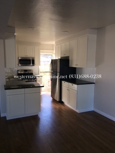 Building Photo - 511/515 Sunset Dr.