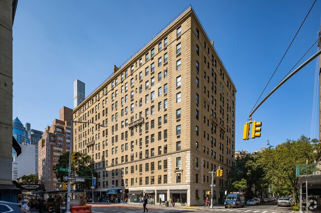 Building Photo - 826-842 Lexington Ave