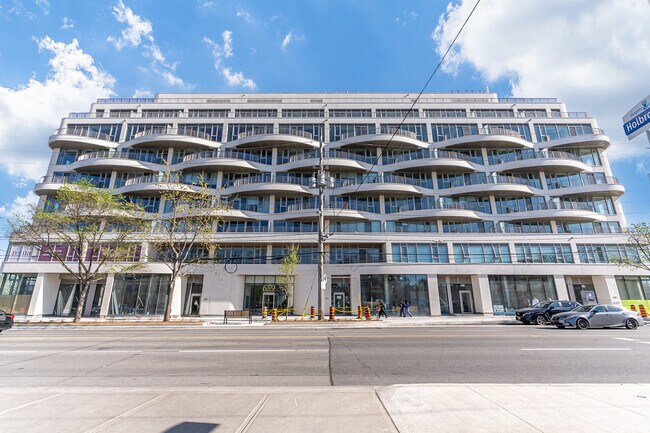 Building Photo - 689 The Queensway