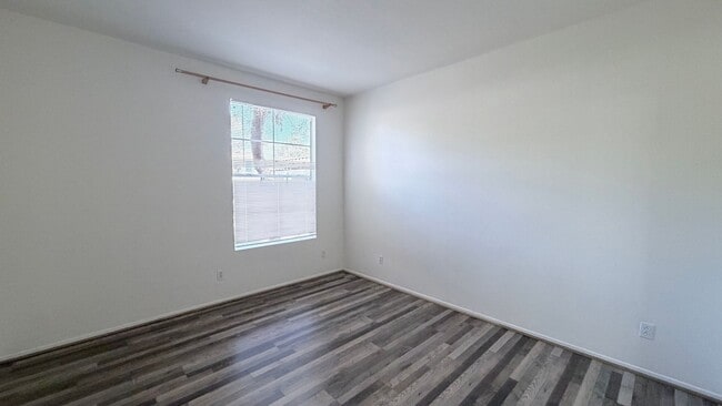 Building Photo - 10878 Sabre Hill Dr