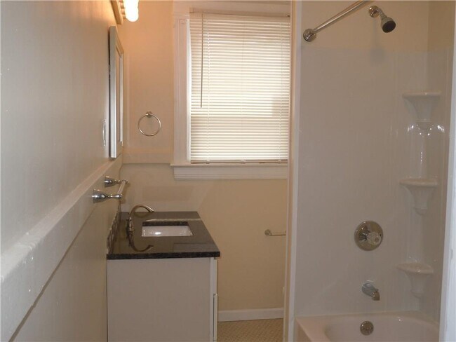 Building Photo - 240 Meigs St