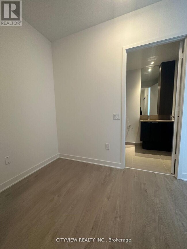 Photo du bâtiment - 3900 Confederation Pkwy