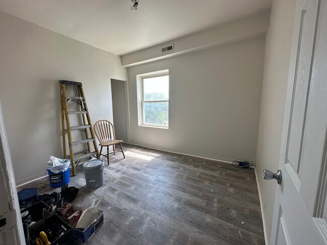 Building Photo - 1307 S Lawndale Ave