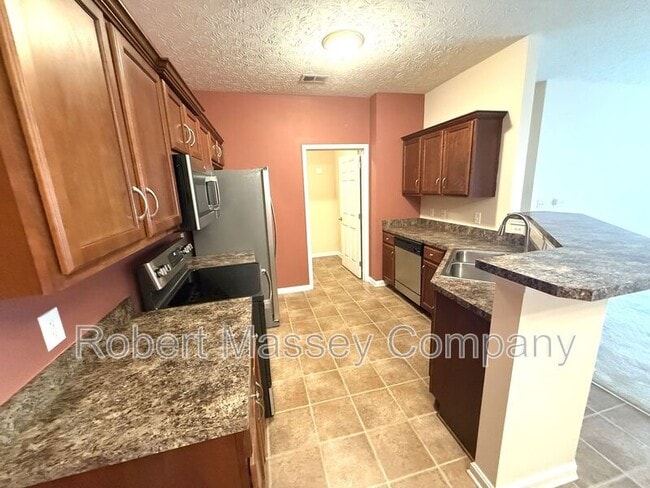 Building Photo - 9400 Clubview Dr