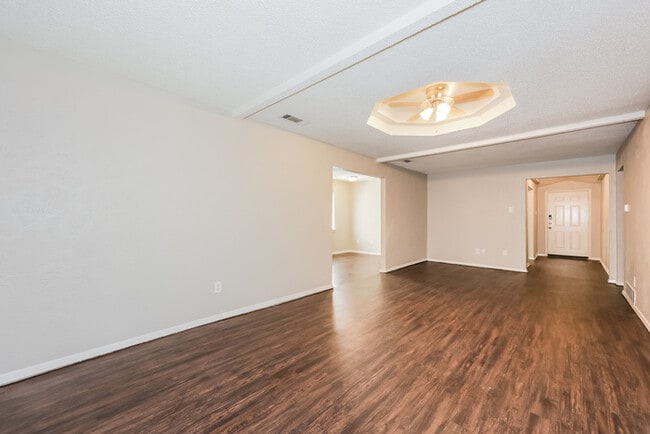 Building Photo - 10424 Muskogee Dr