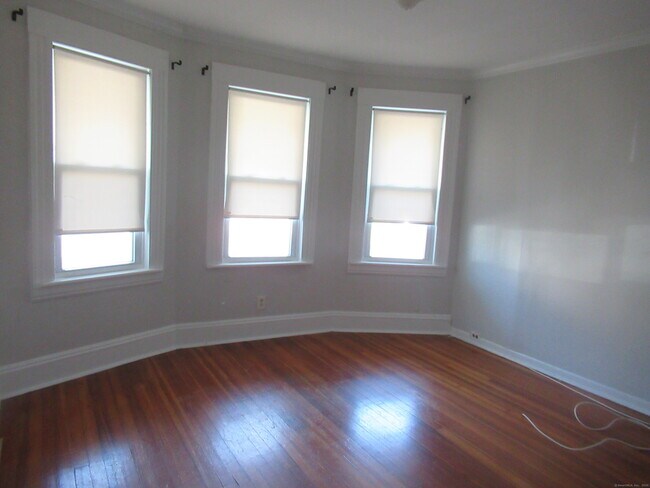 Foto del edificio - 783 Brewster St
