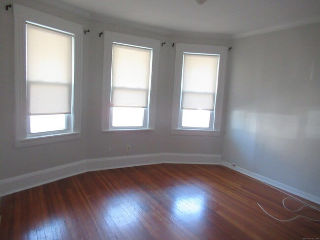Building Photo - 783 Brewster St