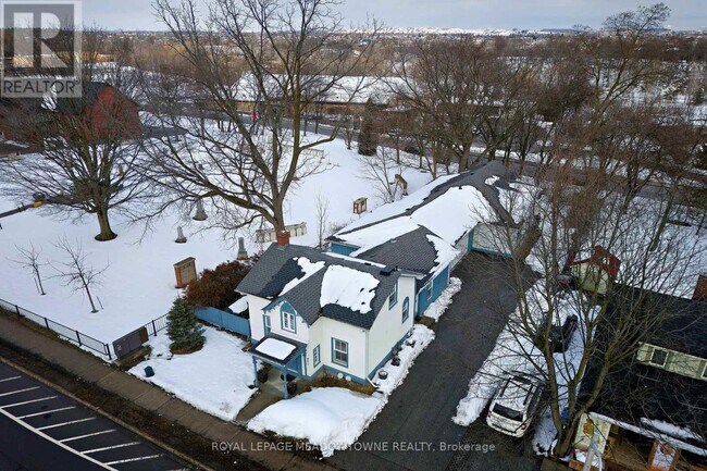 Photo du bâtiment - 307 Queen St S