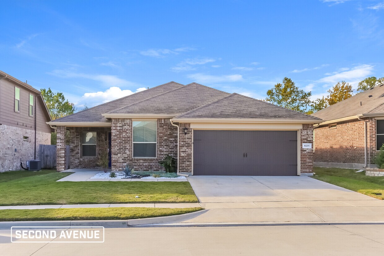 621 Creekview Dr, Azle, TX 76020 House for Rent in Azle, TX