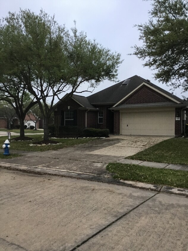 Primary Photo - 2901 Fountain Brook Ct