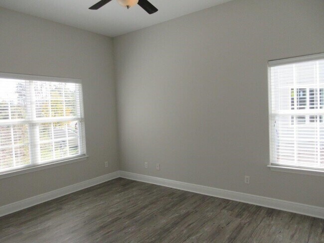 Foto del edificio - 321 Summercreek Cove