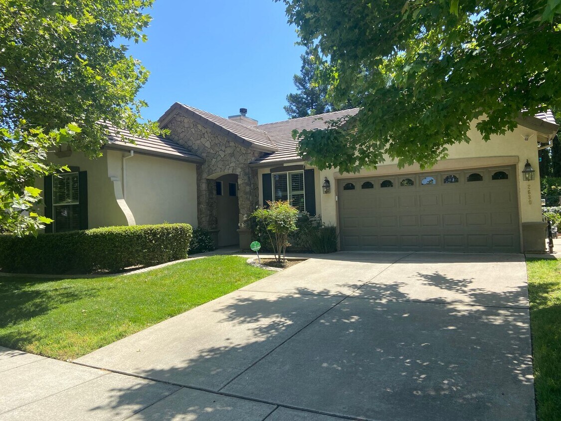 Foto principal - Riversgate Community - Gated 3 bdrm, 2 bath!