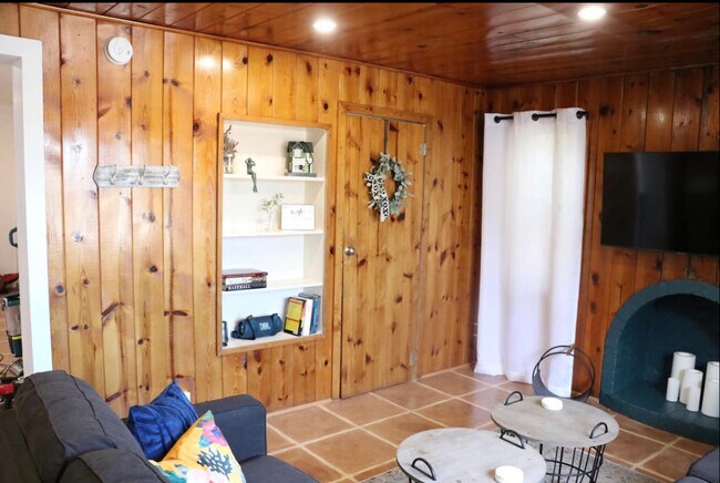 Foto del edificio - 1236 E Grant Rd