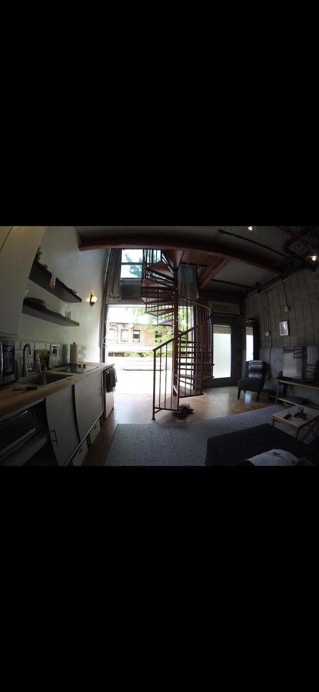 Foto del edificio - 360 W 300 S