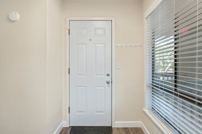 Building Photo - Niceville Condo w/Gorgeous Water View!