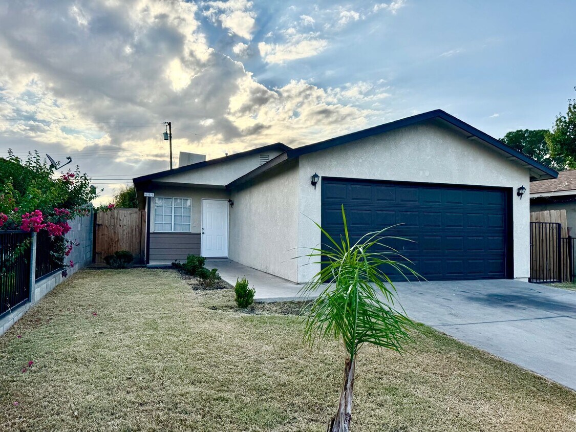 Foto principal - Enchanting Bakersfield property just 10 mi...