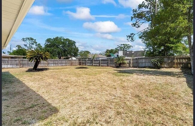 Building Photo - 104 Foxhall Ln