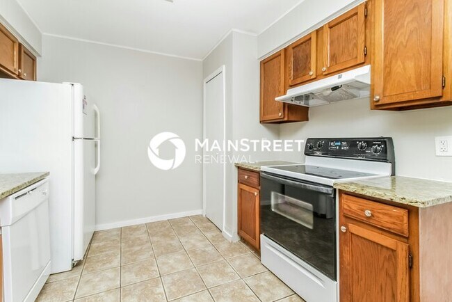 Building Photo - 3 Bedroom Pet-Friendly Home in SANFORD, FL with Main Street Renewal