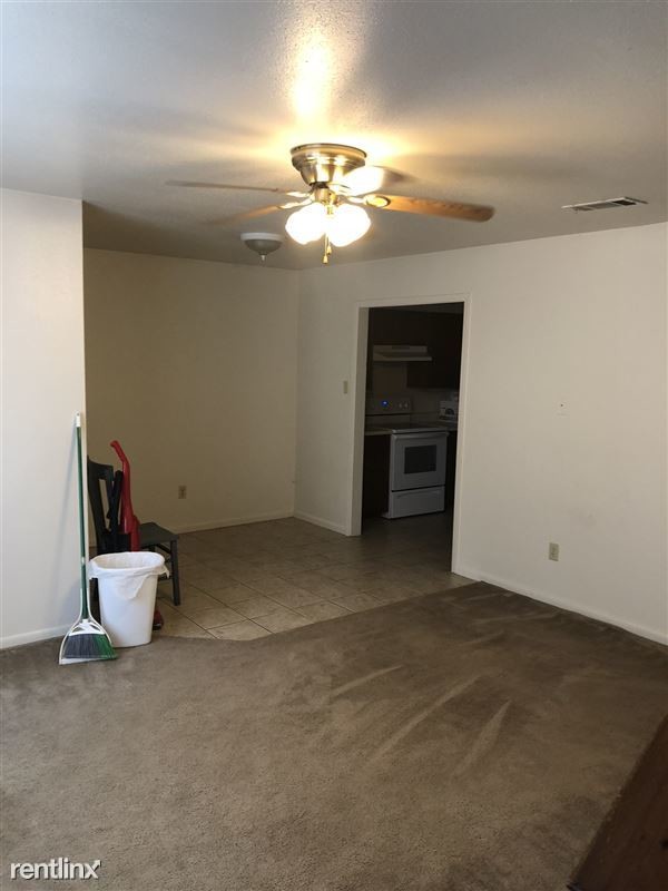 Foto del edificio - 2 br, 1.5 bath 4plex - 2813 Longmire Dr D