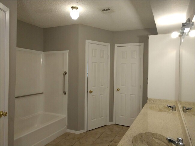 Foto del edificio - 1902 Laura Ln