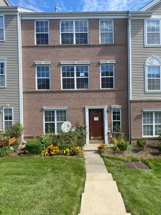 Primary Photo - 256 Nathan Blvd