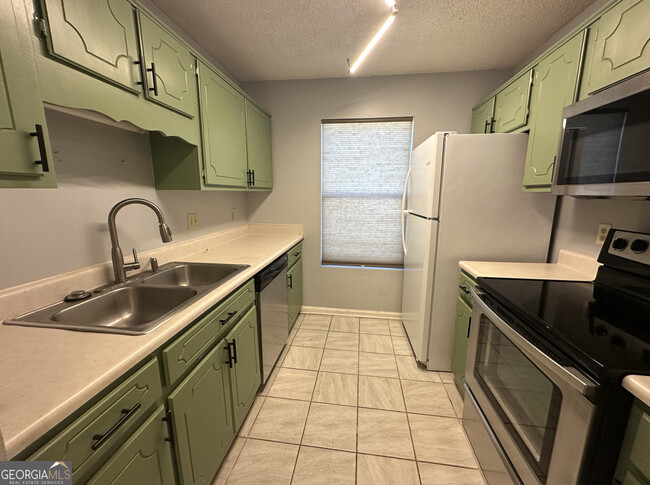 Building Photo - 127 Millers Trace Dr