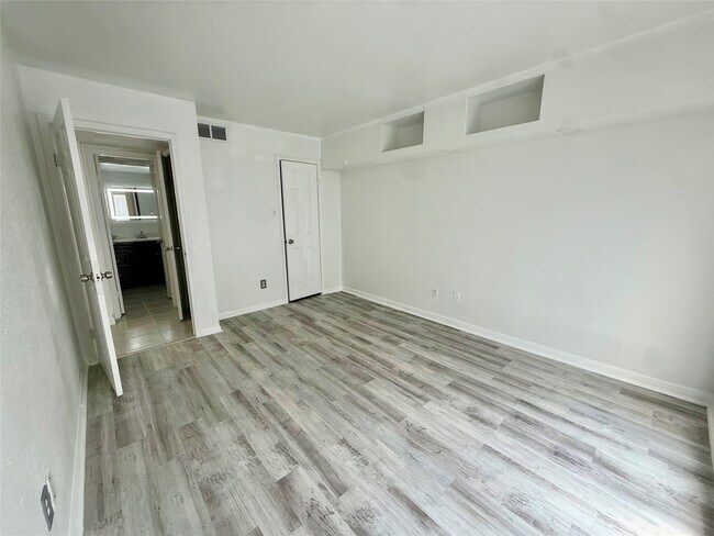Foto del edificio - 2830 S Bartell Dr