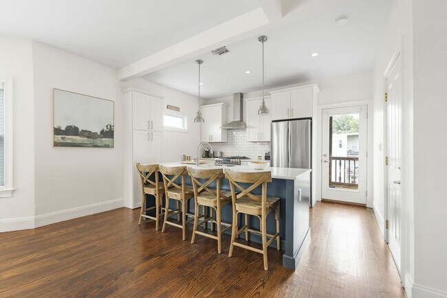 Foto del edificio - 735 E 3rd St