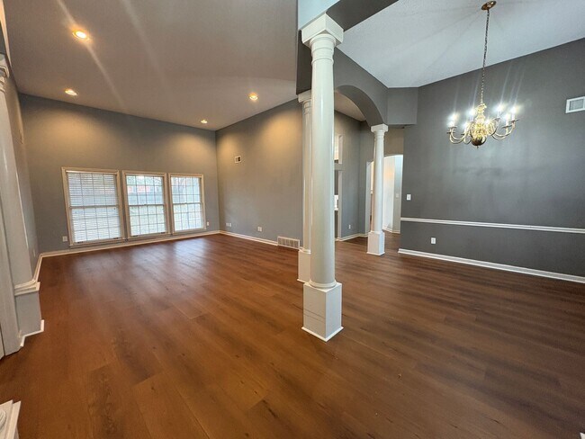 Building Photo - Suburban Retreat in the recently deannexed Cordova area. Lawn maintenance included! Split bedroom...