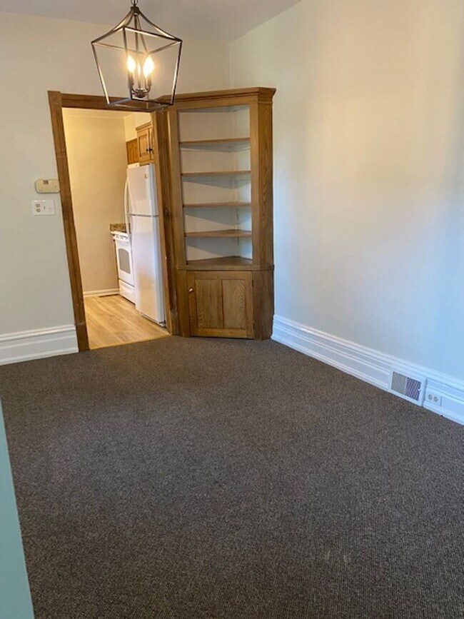 Foto del edificio - 5 br, 1.5 bath House - 18 LYNNE AVE